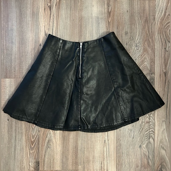 FOREVER 21 Faux Leather Mini Skirt - Picture 3 of 5
